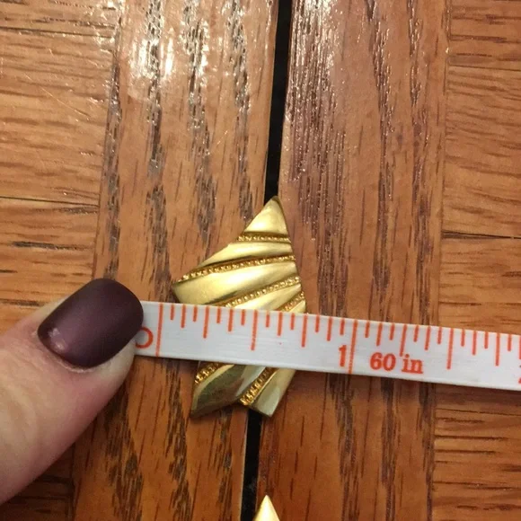 🎁GIFT🎁 Vintage MONET gold fan earrings - Picture 10 of 11